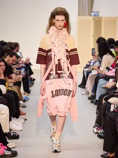 Look 4: vestido camisetão, jaqueta amarrada