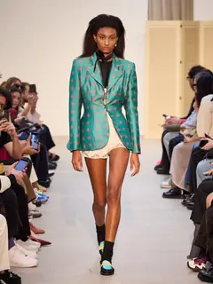 Look 27: blazer, shorts